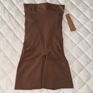 NWT SKIMS Everyday Sculpt Short Size M